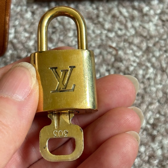 Louis Vuitton luggage tag and lock key 303 - Picture 10 of 13